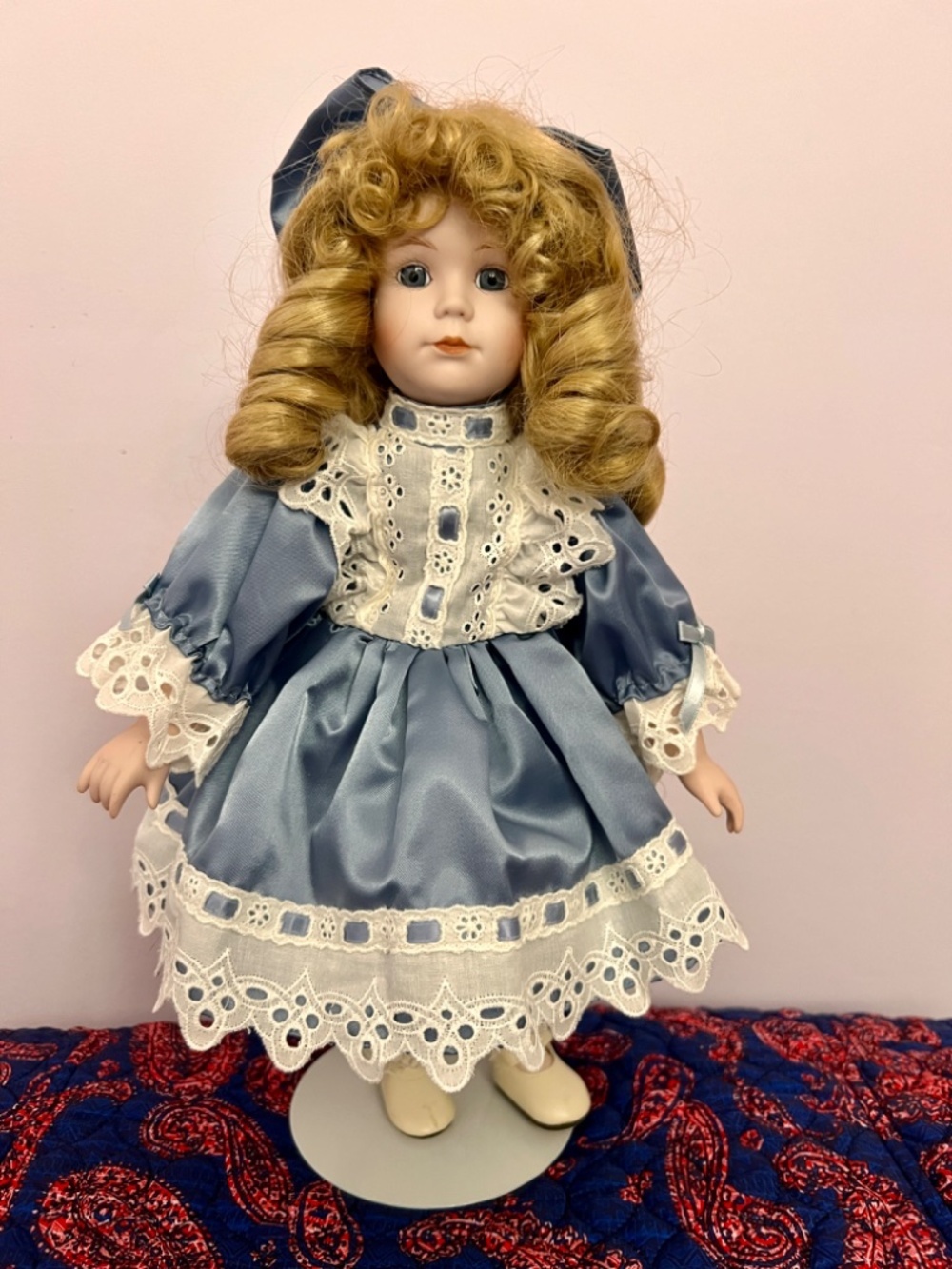 Vintage Heritage Mint porcelain doll "Lauren" from the Westminster collection